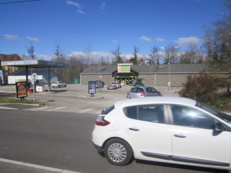 pascale p godin (Supermarche + bâtiment commercial) , 1000m² - A VENDRE - 14a rue jean moulin,  sellieres (39230)