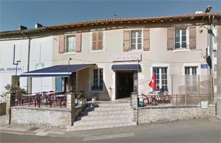 le café de la paix (Bar restaurant) , 362m² - A VENDRE - 1 place du 8 mai,  champagne mouton (16350)