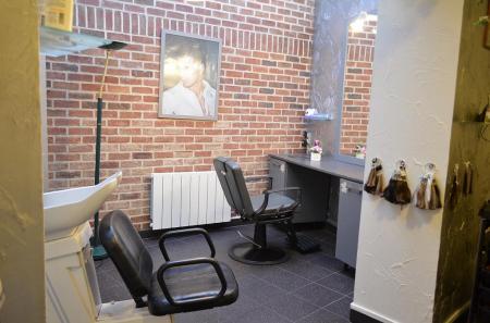 Centre capillaire 62 (Coiffure mixte prothésiste capillaire perruquier) , 90m² - A VENDRE - 3 rue baudimont,  Arras (62000)