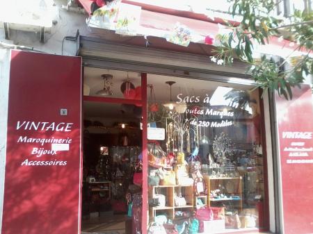 vintage (Maroquinerie ,bijoux, accessoires et vetements) 50m² - A VENDRE - 17 rue de la  république - Nimes (30900)