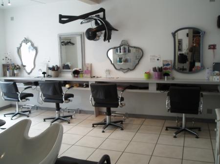 Liliane Coiffure (Coiffure) , 110m² - A VENDRE - 3 rte de kerlouan,  GUISSENY (29880)