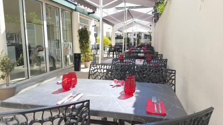 Julien RENOUX (Restaurant) , 700m² - A VENDRE - 7 rue de la salle des fetes,  Matha (17160)