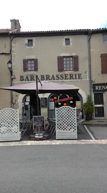 L"O"THENTIC (Bar/brasserie) , 140m² - A VENDRE - 3 rue du marché,  Couhé (86700)