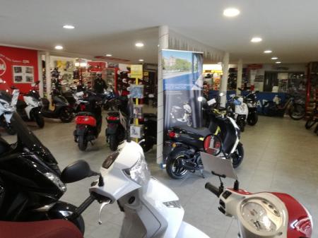 CYCLES CAD (Vente et réparation vélo, scooter, moto.) , 830m² - A VENDRE - 829 route des loubes,  HYERES (83400)