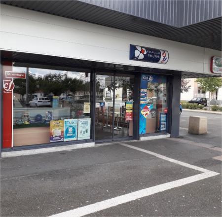 Terret Remy (Tabac presse fdj pmu) , 100m² - A VENDRE - Place andrépuyet ccial fontbouillant,  Montlucon (03100)