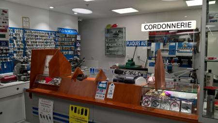 cordonnerie multiservices (Cordonnerie ,cles minute , multiservices) , 25m² - A VENDRE - 39 rue de la chaume , c.cial. e. leclerc,  Saint Etienne les Remiremont (88200)