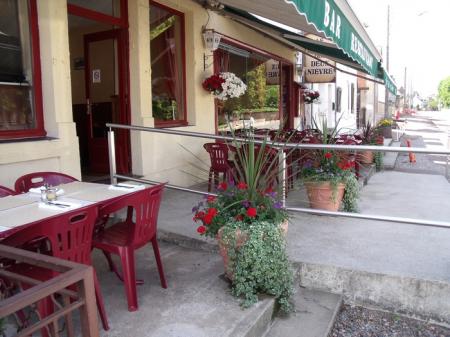 Le Relais Des Deux Nièvre (Bar - restauranr - plats à emporeter) 300m² - A VENDRE - 6 place du 14 juillet - GUERIGNY (58130)