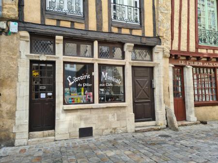 LIBRAIRIE MUSICALE DU PILIER AUX CLEFS (Librairie spécialisée) , 28m² - A VENDRE - 81 grande rue,  LE MANS (72000)