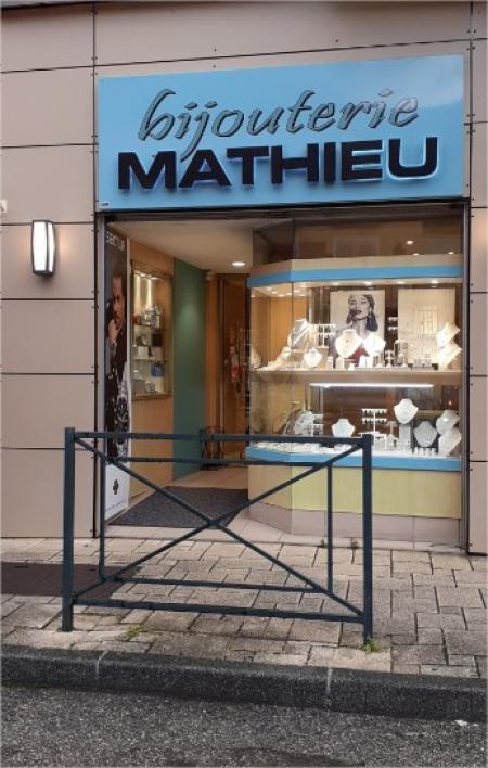 Bijouterie Mathieu-Clerc (Vente détails bijouterie horlogerie et toutes réparations) , 34m² - A VENDRE - 17 place de la république,  Pont de Beauvoisin (38480)