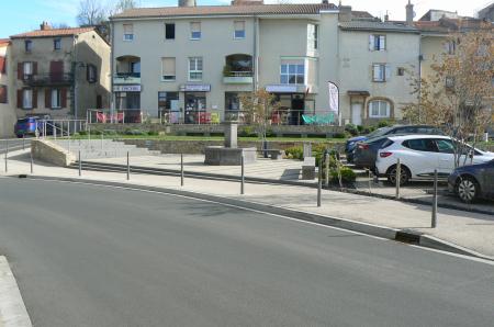 Le Relais Du Crest (Multiservice ) 138m² - A VENDRE - 9 place beaudonnat - Le Crest (63450)