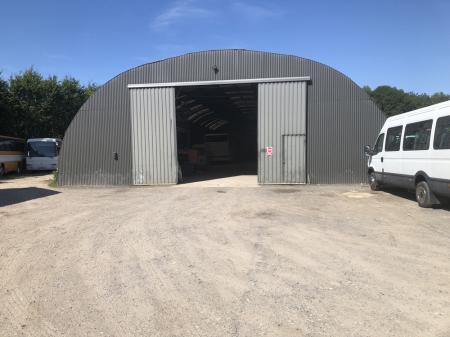 SARL  MCPL (Garage poids lourd  autocars et utilitaires) , 7800m² - A VENDRE - 18 rue de forceville,  Rambures (80140)