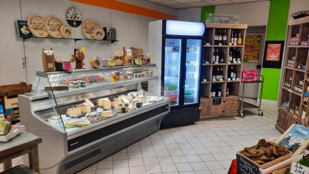 AUX 4 SAISONS (Primeur-fromager-epicerie fine) , 60m² - A VENDRE - 55 avenue de la république,  CHASSENEUIL SUR BONNIEURE (16260)