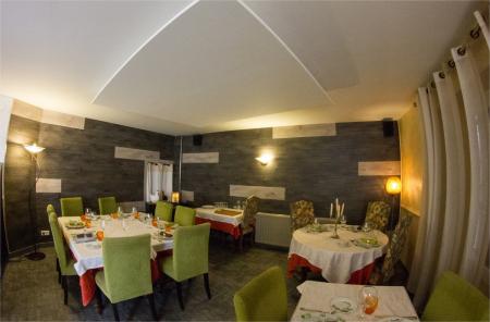LE COQ D'OR (Restaurant) 800m² - A VENDRE - 7 place du champ de foire - CHENERAILLES (23130)