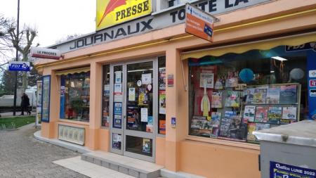 ALTHI LE KIOSQUE (Presse, fdj, carterie, librairie, papeterie, bimbloterie...) 70m² - A VENDRE - 132 t avenue de la libération - Le Coteau (42120)
