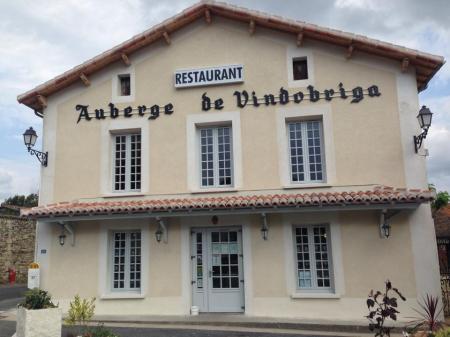 AUBERGE VINDOBRIGA (restaurant) , 130m² - A VENDRE - 20 place raoul peret,  VENDEUVRE DU POITOU (86380)