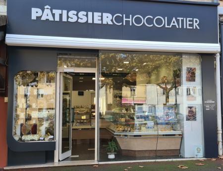 PÂTISSERIE BOUCAUD (PÂTISSERIE - CHOCOLATERIE - GLACE - CONFISERIE) , 144m² - A VENDRE - 60. AVENUE DE LA RÉPUBLIQUE,  MONTCHANIN (71210)