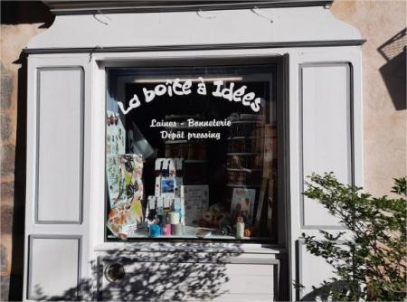 LA BOITE A IDEES (MERCERIE.  LINGERIE. SOUVENIRS) , 50m² - A VENDRE - PLACE GENERAL DOSSE,  EMBRUN (05200)