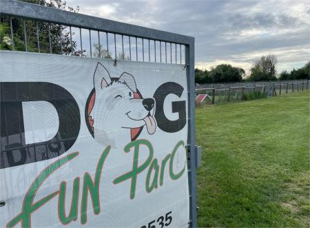 DOG FUN PARC (PARC DE LOISIRS CANIN ) , 4600m² - A VENDRE - PARKING DE LA CURE,  MORNAC SUR SEUDRE (17113)