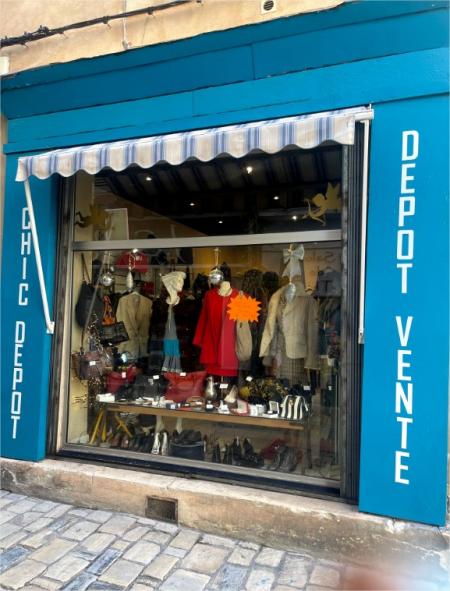 CHIC DEPOT (BOUTIQUE DE DÉPÔT VENTE VÊTEMENTS ACCESSOIRES CHAUSSURES) , 38m² - A VENDRE - 1 PLACE DU POSTEL,  APT (84400)
