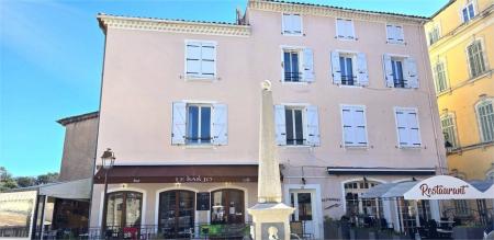 IMMEUBLE DE RAPPORT AVEC BAR , RESTAURANT ET 9 APPARTEMENTS (IMMEUBLE DE RAPPORT AVEC BAR , RESTAURANT ET 9 APPARTEMENTS) , 530m² - A VENDRE - 1 PLACE DE L'HOTEL DE VILLE ,  TRANS EN PROVENCE (83720)