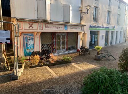 LES DELICES DU P TIT AIME (BOULANGERIE PÂTISSERIE) , 300m² - A VENDRE - 21 PLACE D ARMES,  ISLE JOURDAIN (86150)