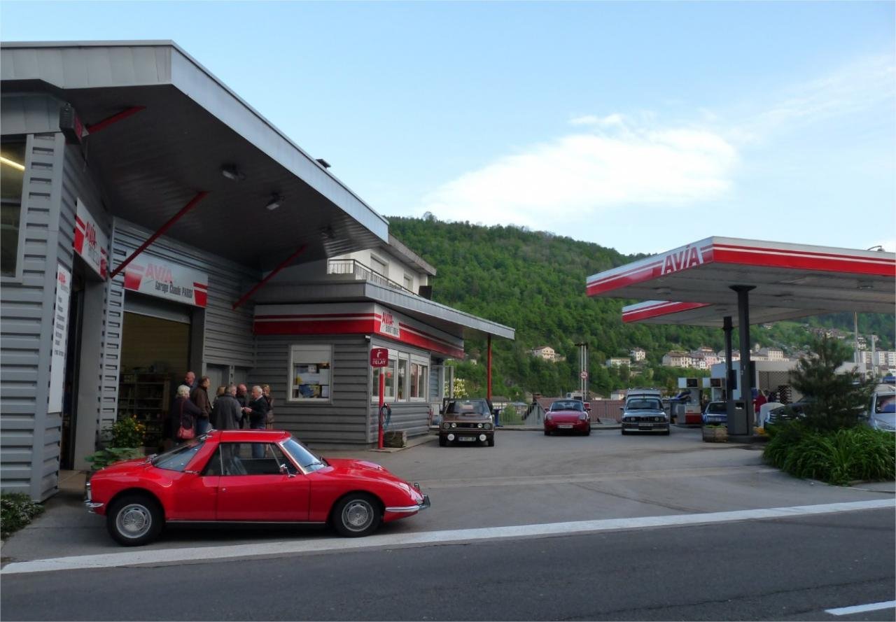 VEND BATIMENT (COMPRENANT GARAGE et CONTROLE TECHNIQUE).