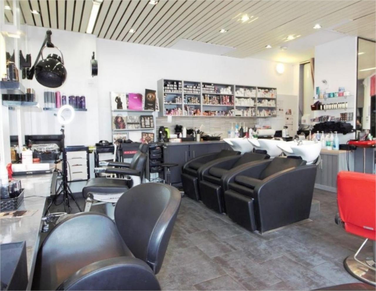 Salon de coiffure à Courbevoie
