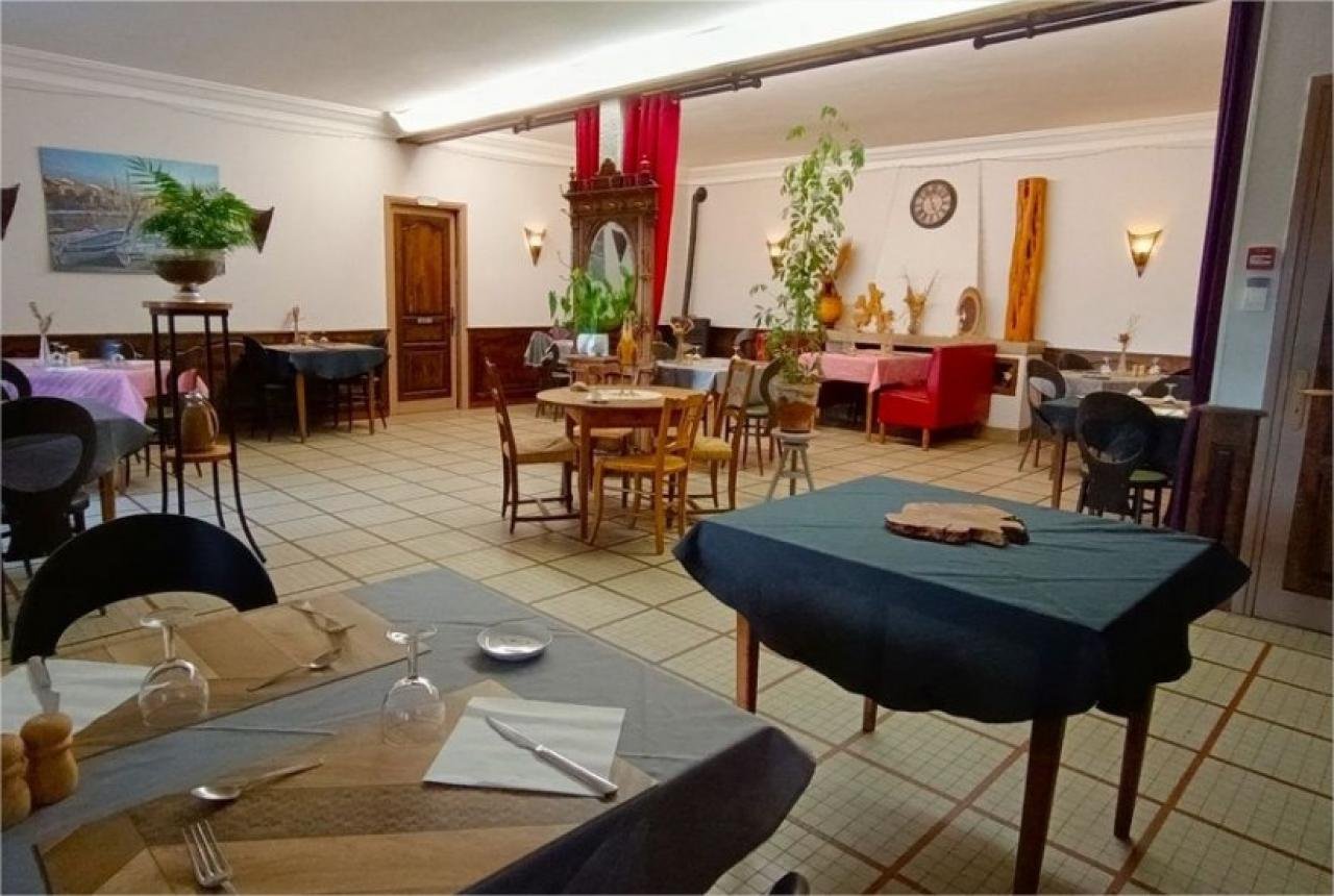 RESTAURANT, BAR, LICENCE IV