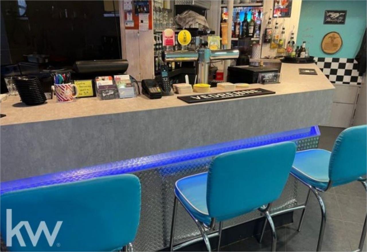BAR-RESTAURANT