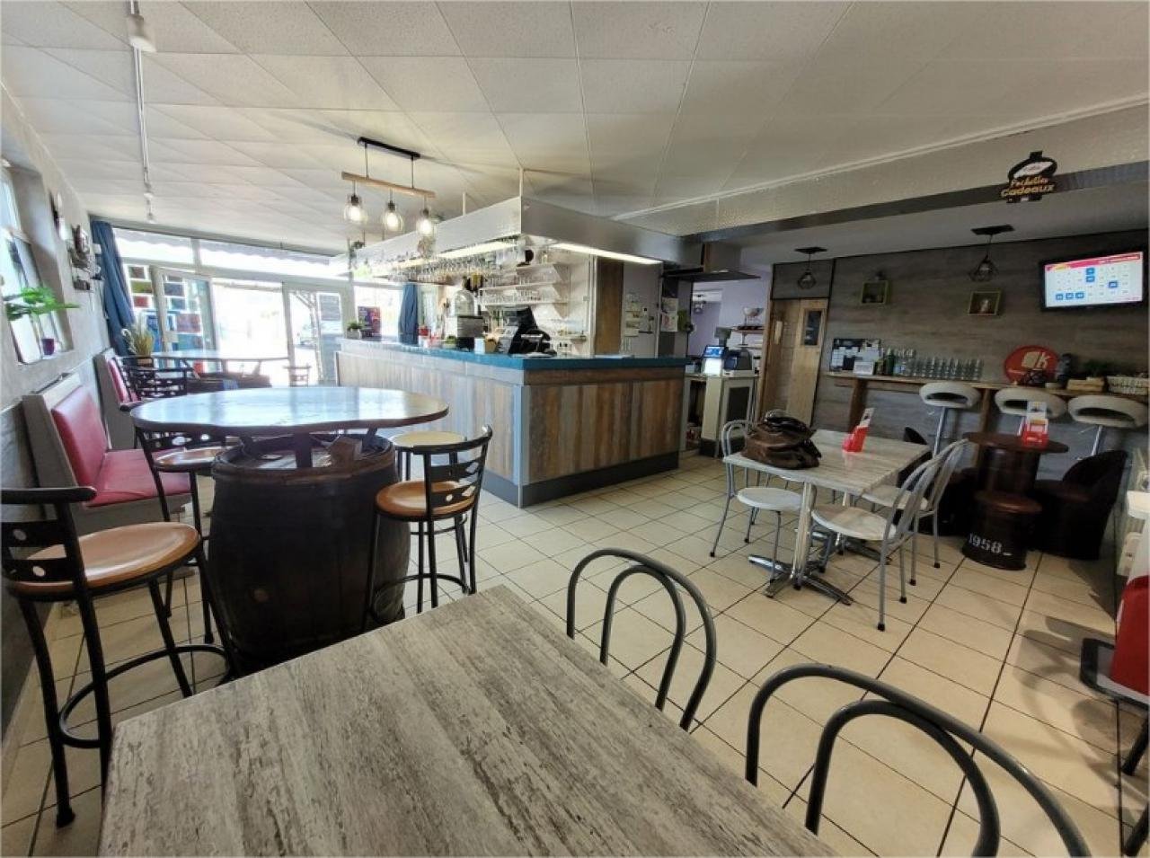 BAR RESTAURANT