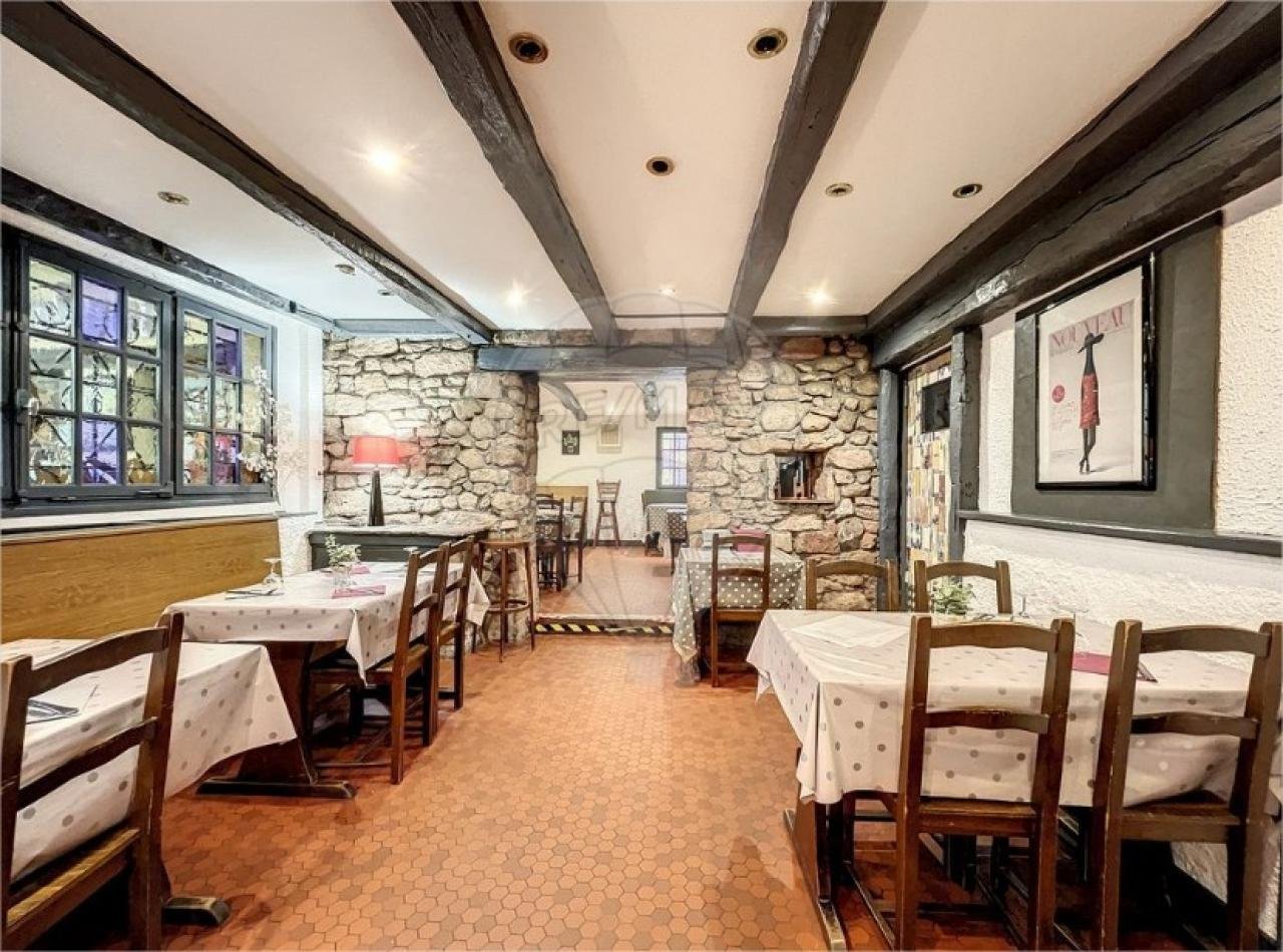HÔTEL, RESTAURANT 130 M²