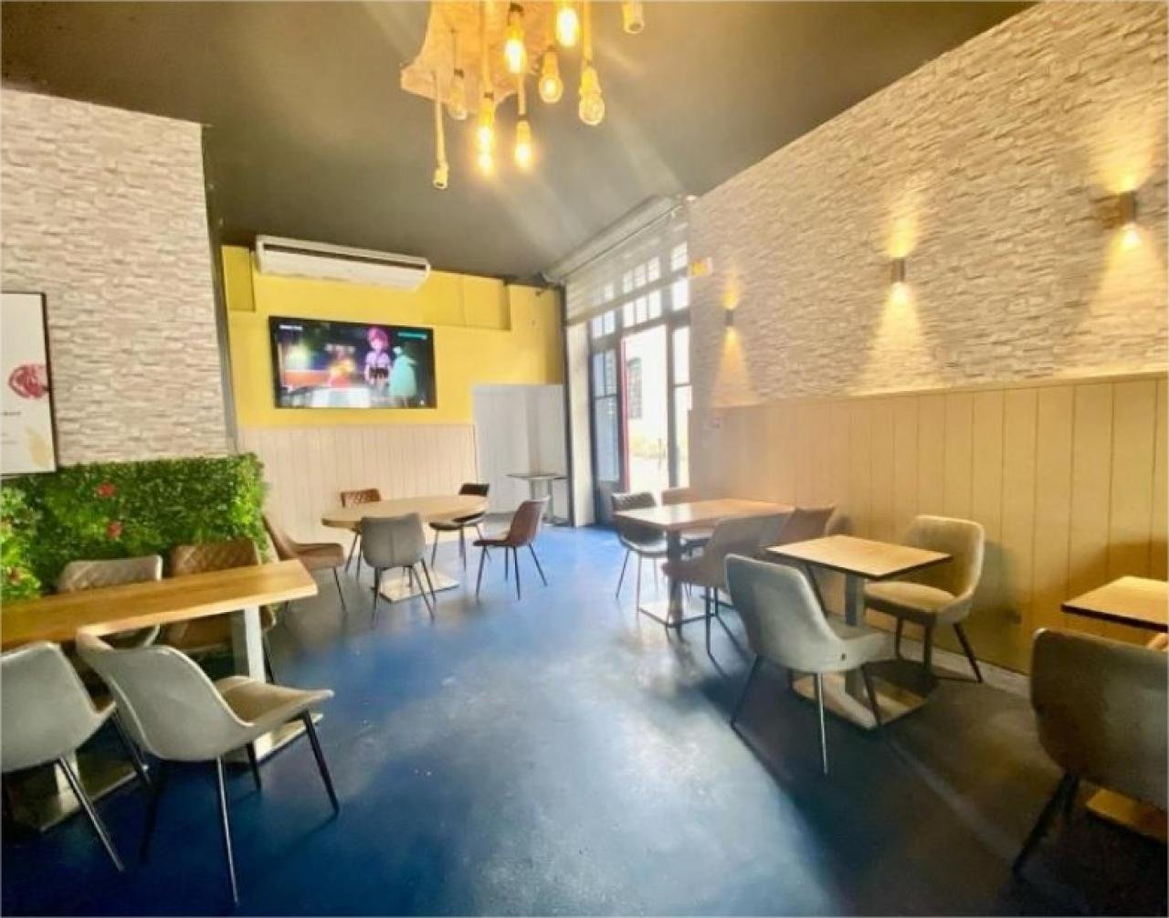 CAFÉ - RESTAURANT