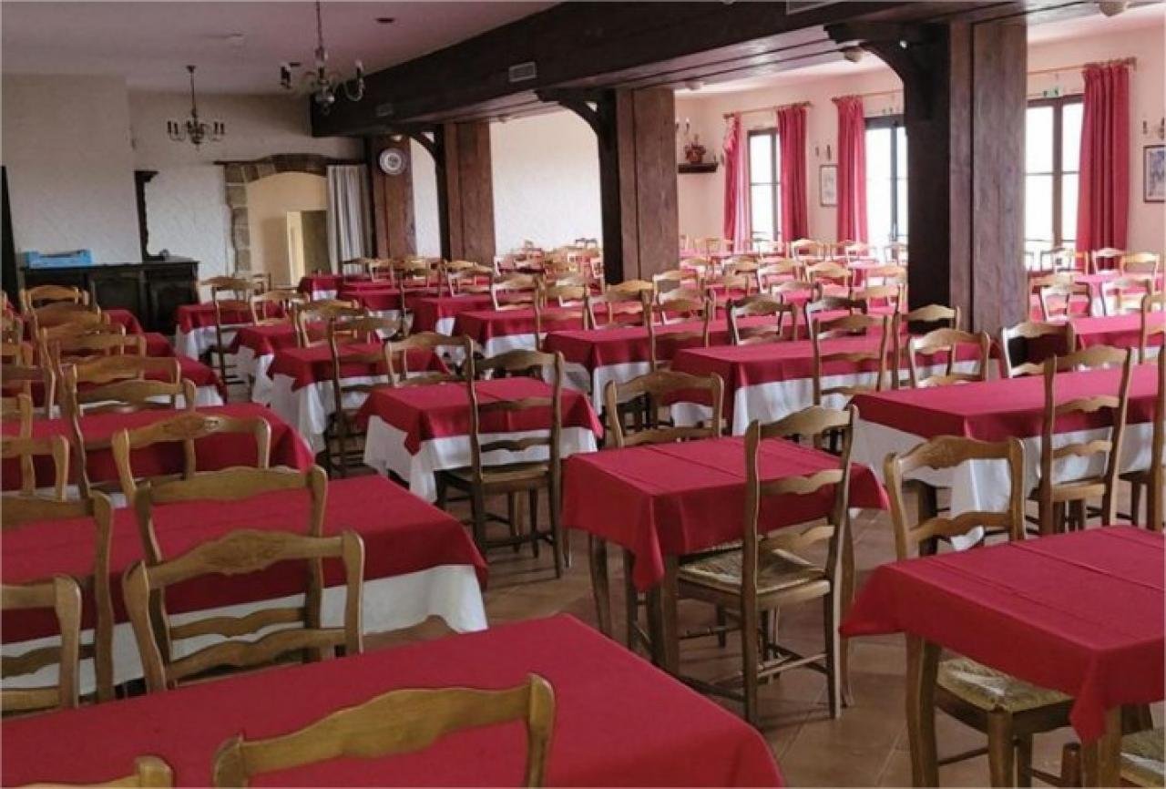 HÔTEL, RESTAURANT 1 150 M²