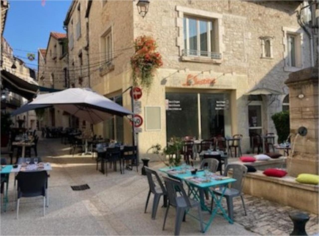 RESTAURANT EN RUE PIETONNE